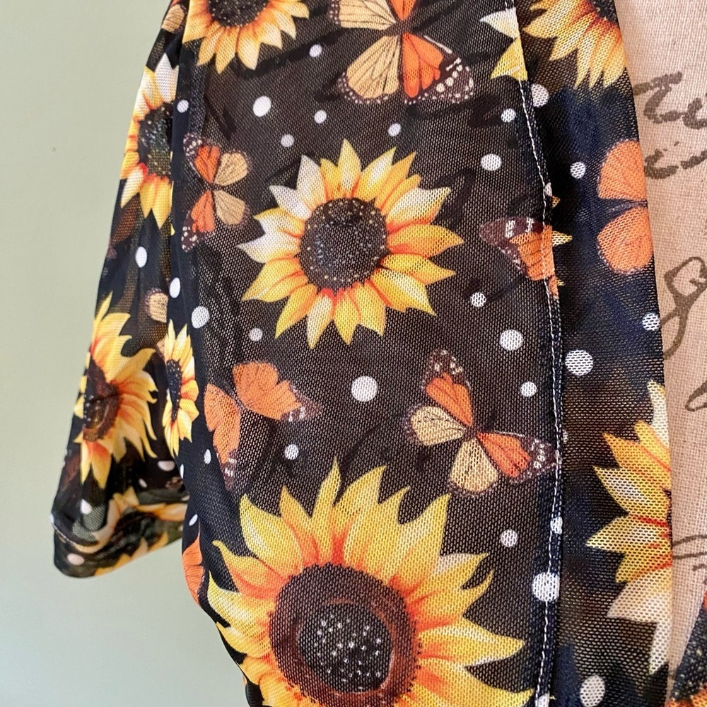 Sunflower Print Women's Top - Picture 2 of 5